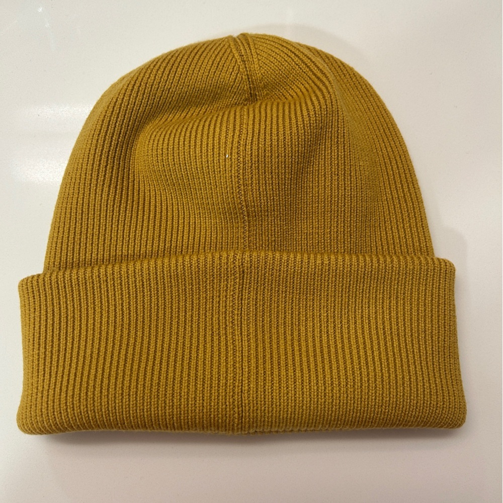 canada Goose Emblem Gold Arctic Beanie Toque Wool Arctic Toque New with tags - Picture 5 of 6